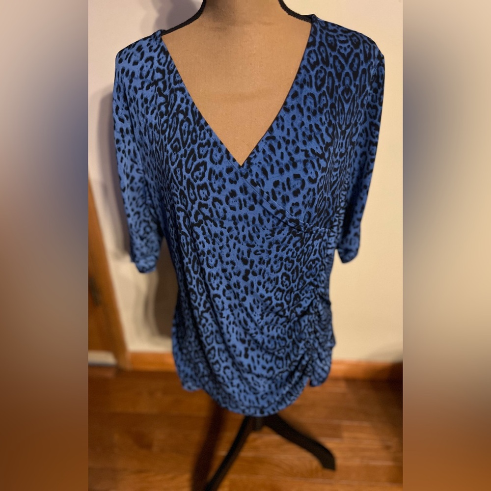 STYLE & CO GORGEOUS BLACK AND ROYAL BLUE WOMENS TOP, SIZE XL